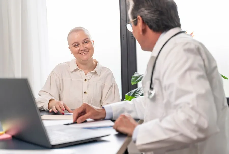 avanco-da-oncologia-atraves-dos-novos-medicamentos-especiais